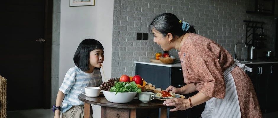 在一道拿手菜里，看见“隐入烟火”的母亲，「三联生活周刊」发文获10万+ | 原创日榜