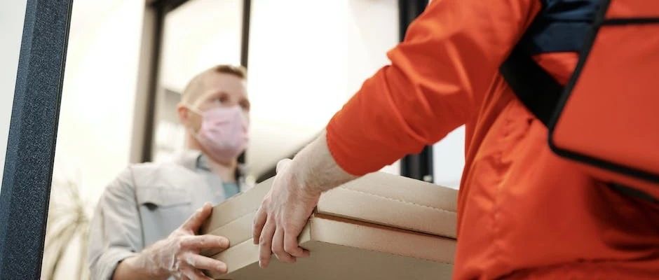 出过3本书的中国主持人，如今靠送快递糊口，「远方青木」发文获10万+ | 原创日榜