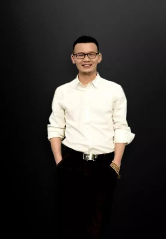 陈六爷：新媒体公众号15天吸粉30瓦特+、操盘新媒体矩阵号，成功变现100瓦特+